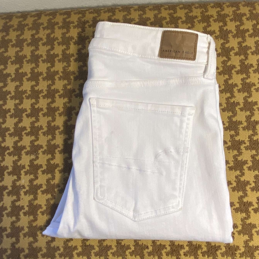 American Eagle Super High Waisted White Jeans, Xtra Long